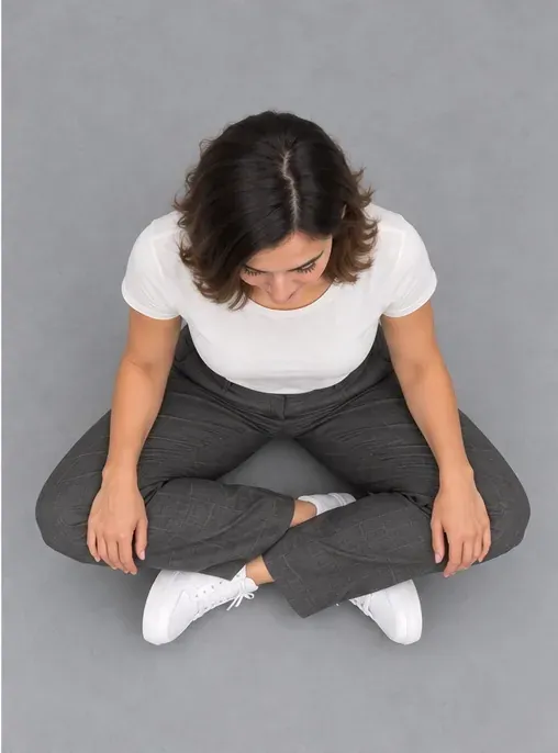 Fashion pose: Overhead seated
